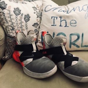 Nike Boys LeBron Basketball Shoes